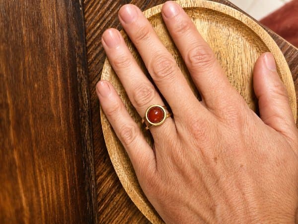 Anel com pedra – Cornalina